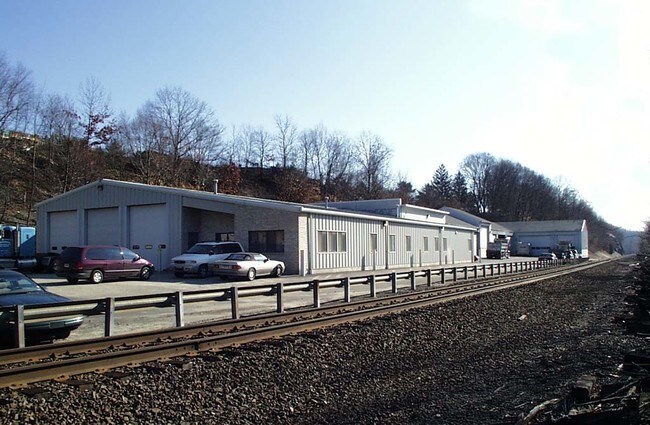 Plus de détails pour 49 Burtville Ave, Derby, CT - Local d'activités à louer
