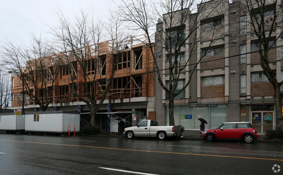 708 E 26th Ave, Vancouver, BC à vendre - Photo du bâtiment - Image 3 de 18