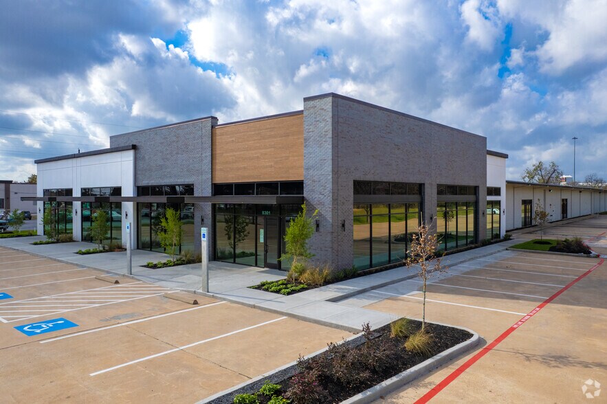 8301 Jones Rd, Houston, TX for lease - Building Photo - Image 2 of 4