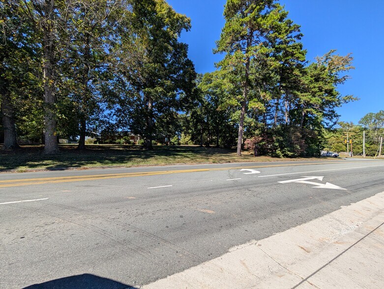 3015 S NC Highway 87, Graham, NC à vendre - Photo du bâtiment - Image 3 de 14