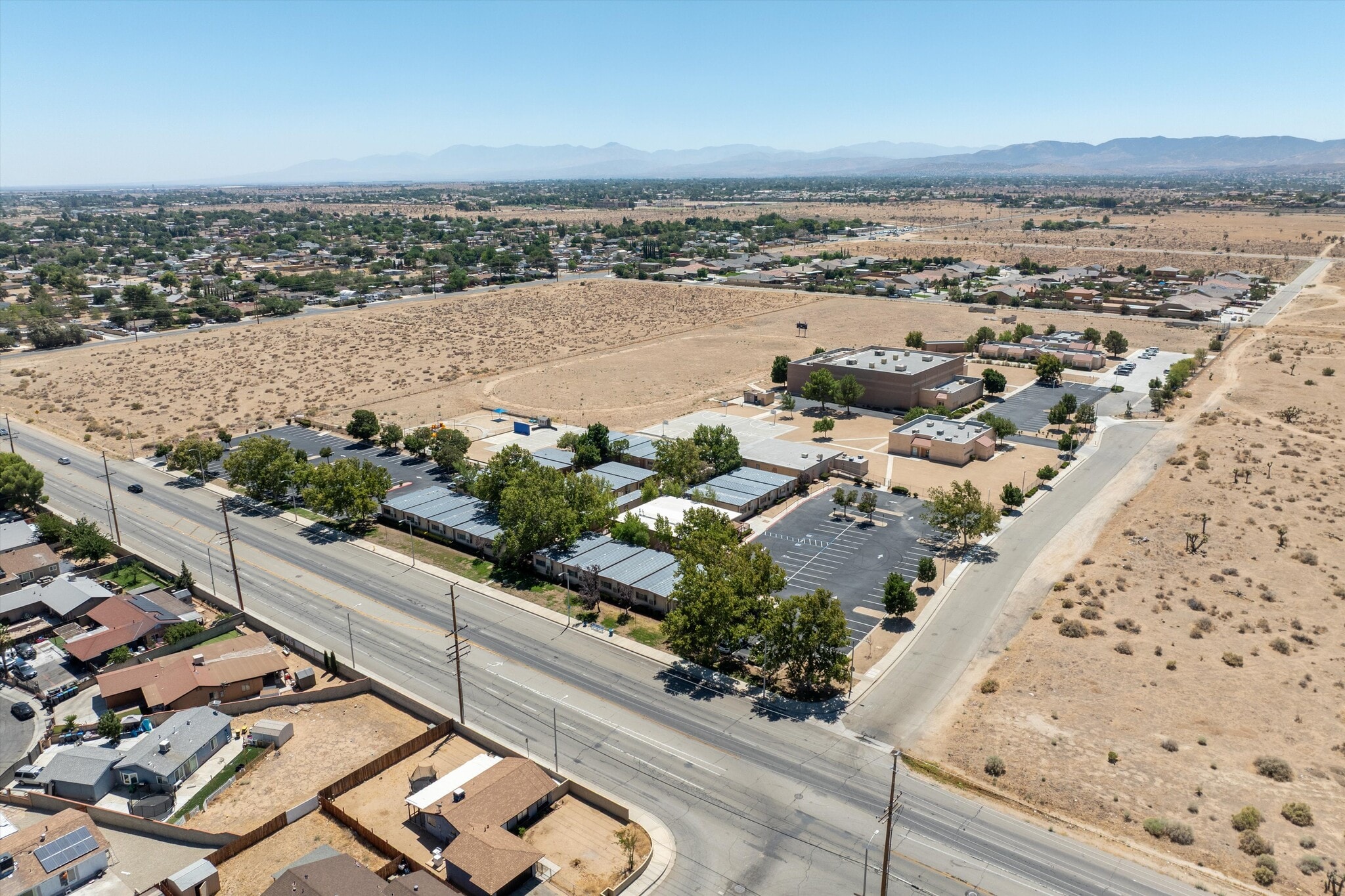 3700 W Avenue L, Lancaster, CA for lease Interior Photo- Image 1 of 79