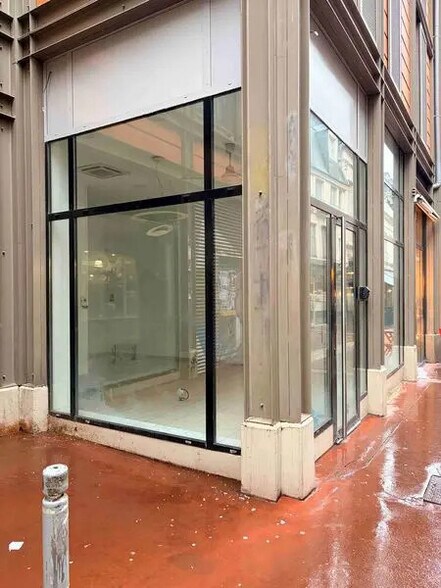 Retail in Rouen for lease - Building Photo - Image 2 of 3