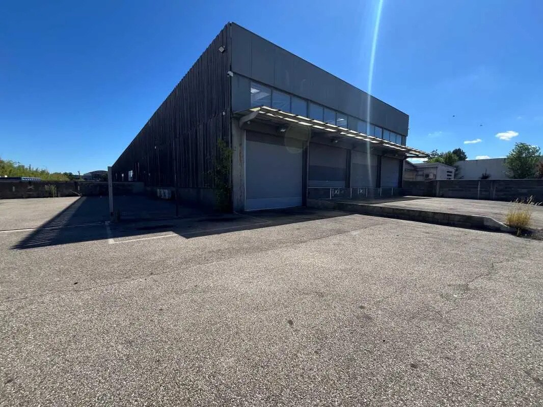 7 Rue Michel Jacquet, Saint-Priest à louer Photo du bâtiment- Image 1 de 4