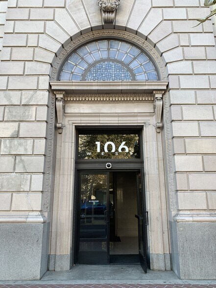 106 W 4th St, Santa Ana, CA à louer - Photo du bâtiment - Image 1 de 14