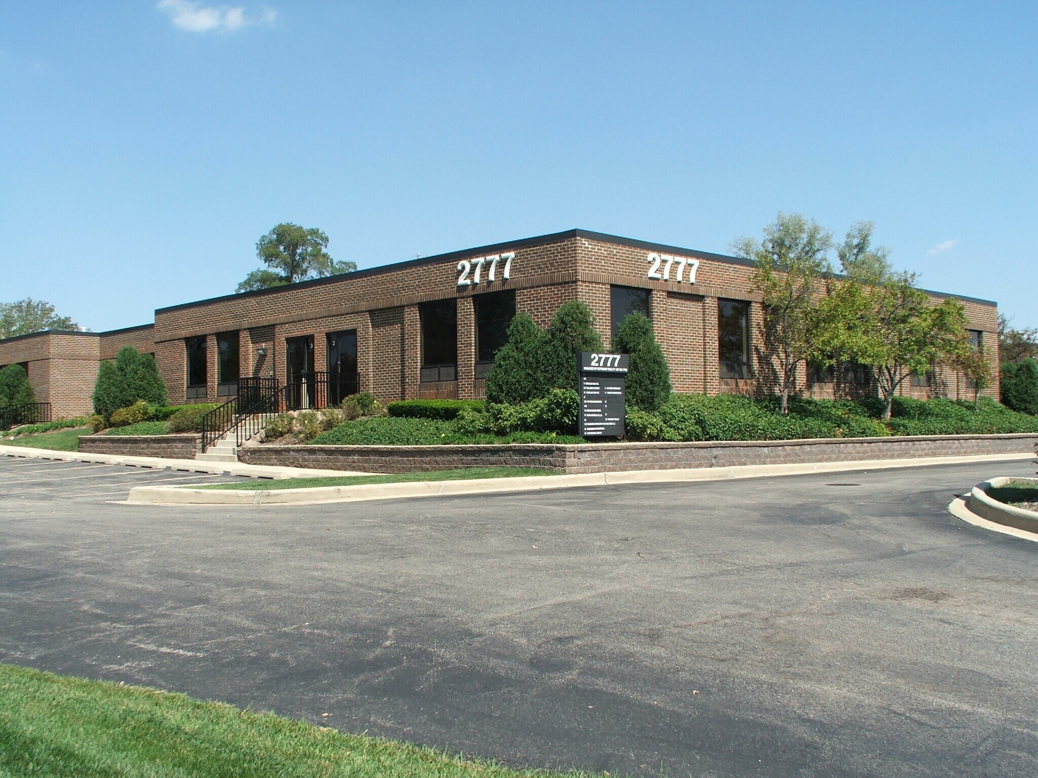 2777 Finley Rd, Downers Grove, IL à louer Photo principale- Image 1 de 2