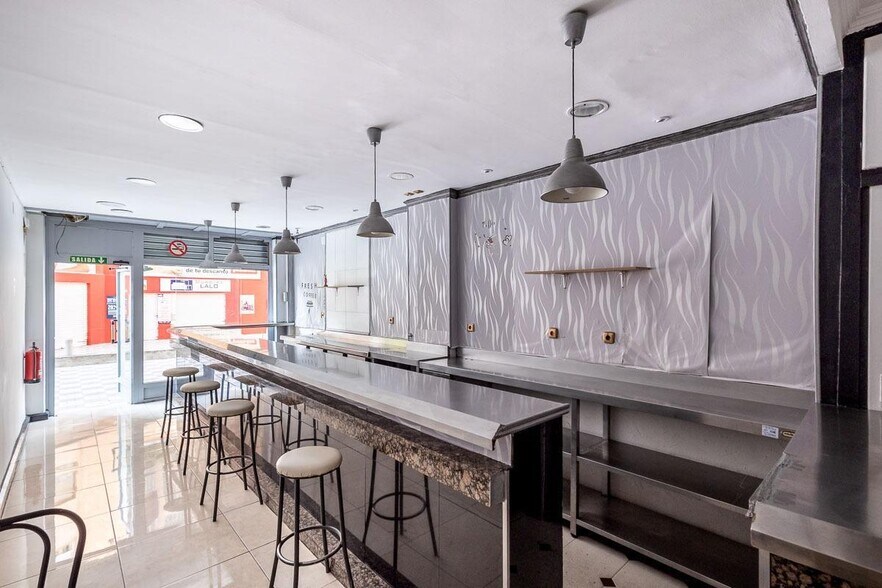 Retail in Granada, Granada for sale - Interior Photo - Image 2 of 13