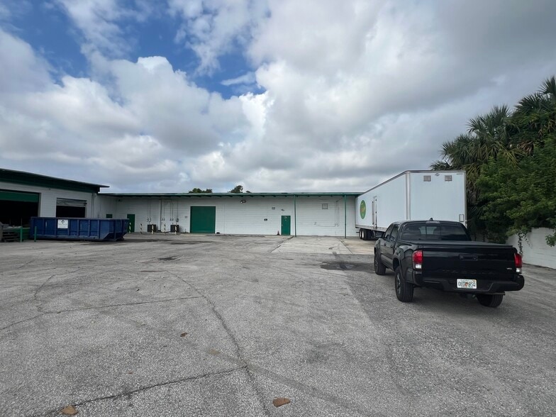 6400 S Orange Ave, Orlando, FL for lease - Building Photo - Image 2 of 5