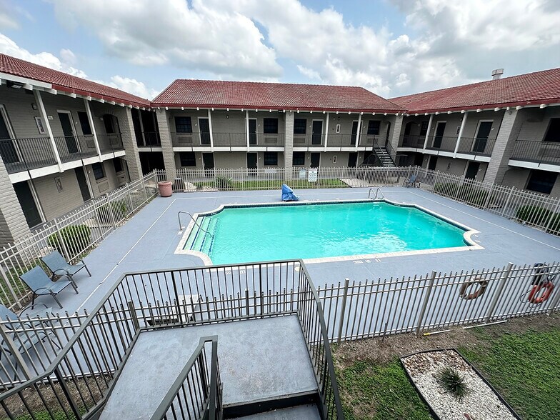 7603 N Navarro St, Victoria, TX à vendre - Photo du bâtiment - Image 2 de 12