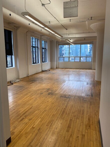 317 Adelaide St W, Toronto, ON for lease - Interior Photo - Image 3 of 10