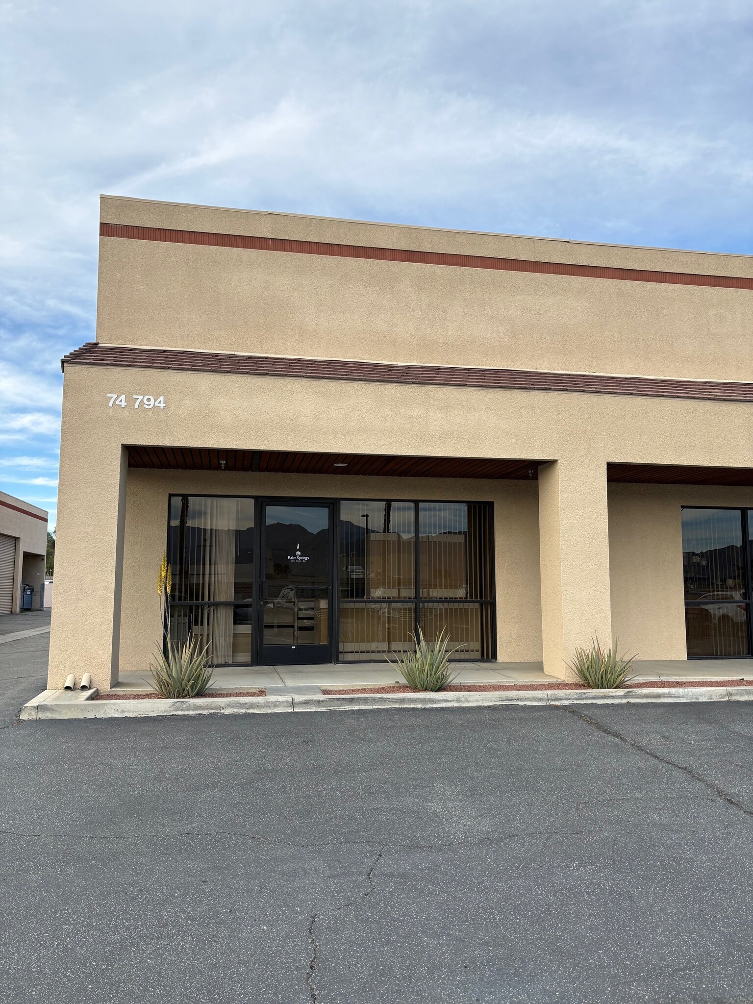 74794 Lennon Pl, Palm Desert, CA for lease Interior Photo- Image 1 of 1