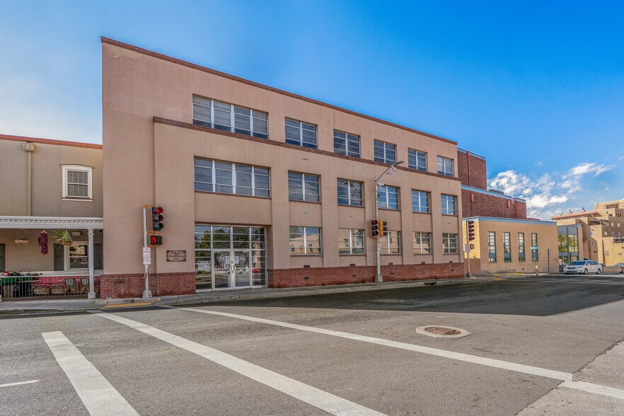 142 W Palace Ave, Santa Fe, NM à vendre - Photo du bâtiment - Image 2 de 25