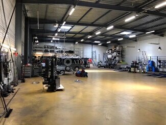 Plus de détails pour Local d'activités à louer