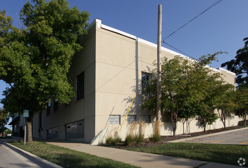 205 N Lake St, Aurora, IL for lease - Building Photo - Image 2 of 10