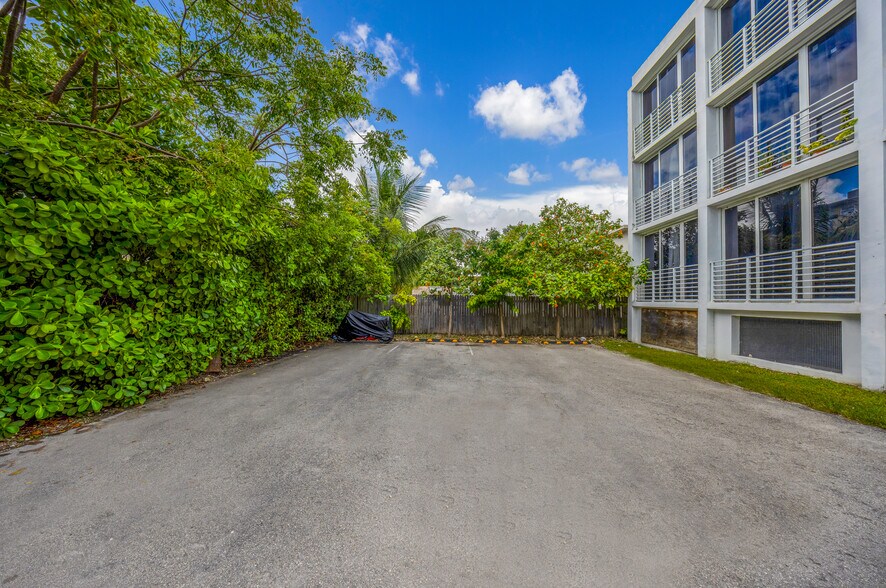 542 SW 3rd St, Miami, FL à vendre - Photo du bâtiment - Image 2 de 26