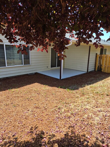 1833 NE Barberry Dr, Hillsboro, OR à vendre - Photo du bâtiment - Image 2 de 6