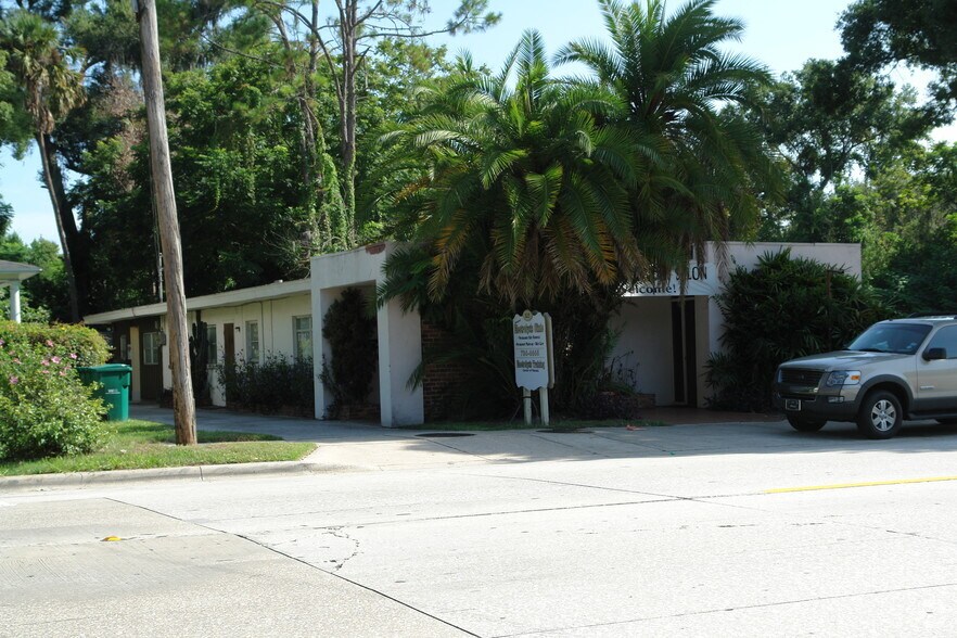 323 W New York Ave, Deland, FL à louer - Photo du bâtiment - Image 3 de 25