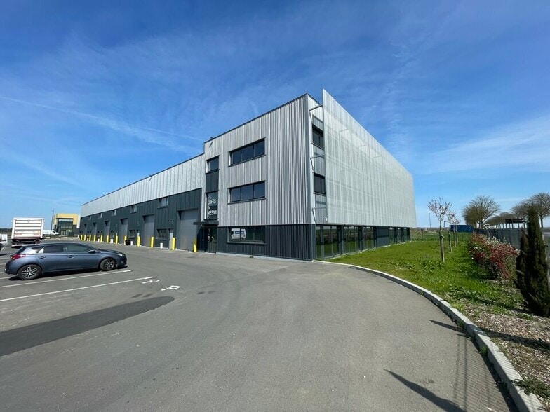 Flex in Le Mesnil-Amelot for lease - Building Photo - Image 2 of 8