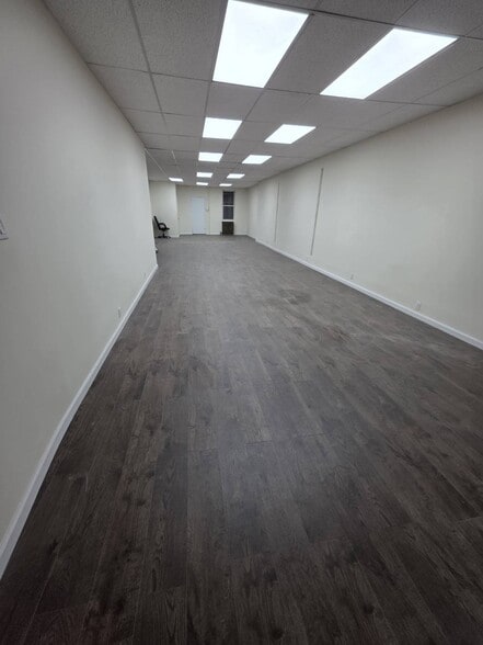 548 92nd St, Brooklyn, NY for lease - Interior Photo - Image 2 of 3