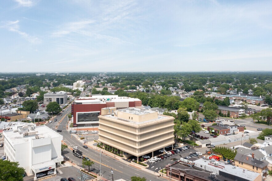 303 Merrick Rd, Lynbrook, NY for lease - Aerial - Image 2 of 23