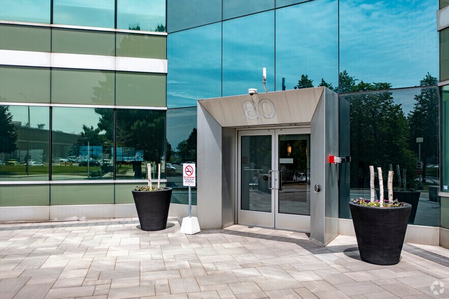 80 Micro Ct, Markham, ON à louer - Photo du bâtiment - Image 3 de 6