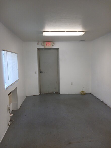 8300 E Valencia Rd, Tucson, AZ à louer - Photo intérieure - Image 2 de 6