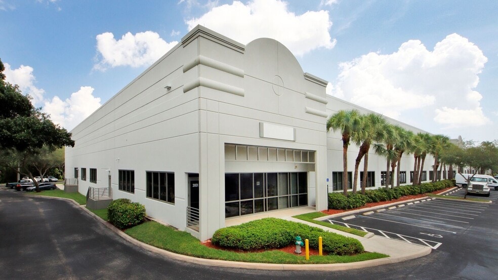 3801-3899 SW 30th Ave, Fort Lauderdale, FL for lease - Building Photo - Image 2 of 6