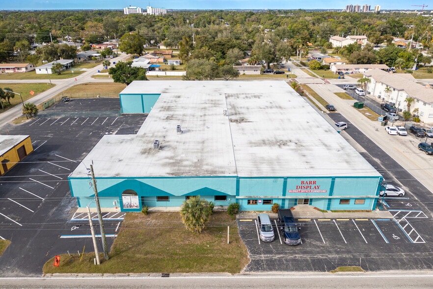 2546-2578 Fowler St, Fort Myers, FL for lease - Building Photo - Image 3 of 71