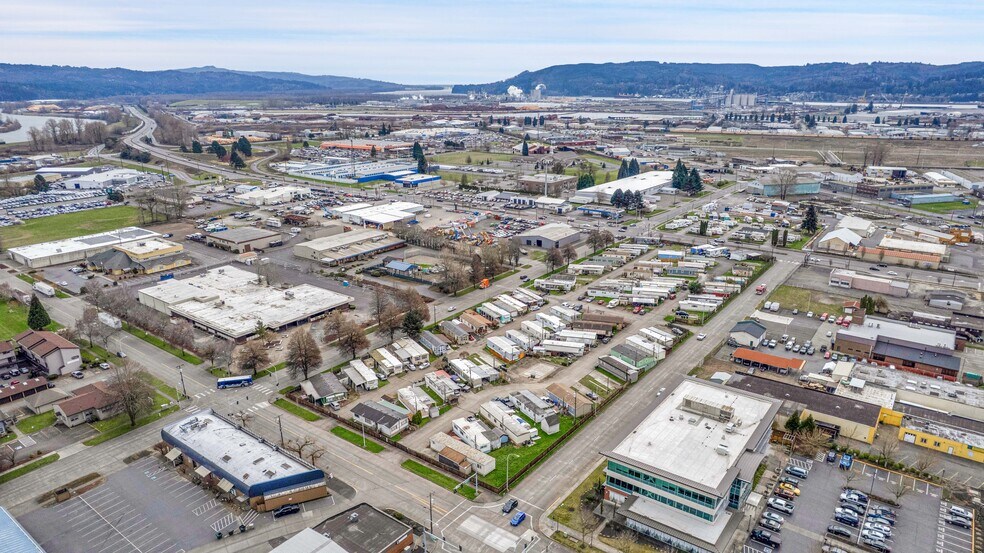 1112 Tennant Way, Longview, WA à vendre - Photo du bâtiment - Image 2 de 6