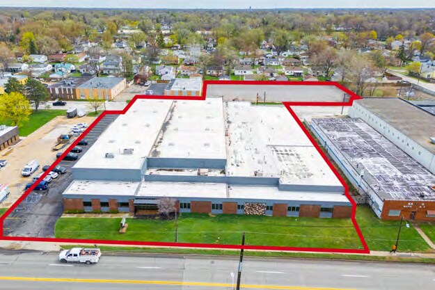 23600 Schoenherr Rd, Warren, MI à vendre - Photo du bâtiment - Image 2 de 20