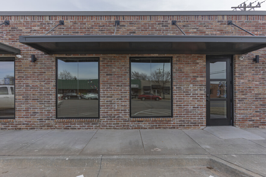 112 N Broadway St, Moore, OK for lease - Building Photo - Image 1 of 2