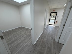 13750 Treeline Ave S, Fort Myers, FL à louer Photo intérieure- Image 2 de 4