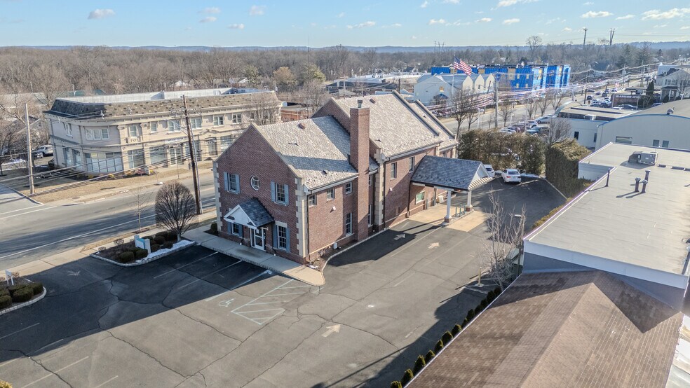 269 Main St, Madison, NJ à louer - Photo du bâtiment - Image 2 de 23