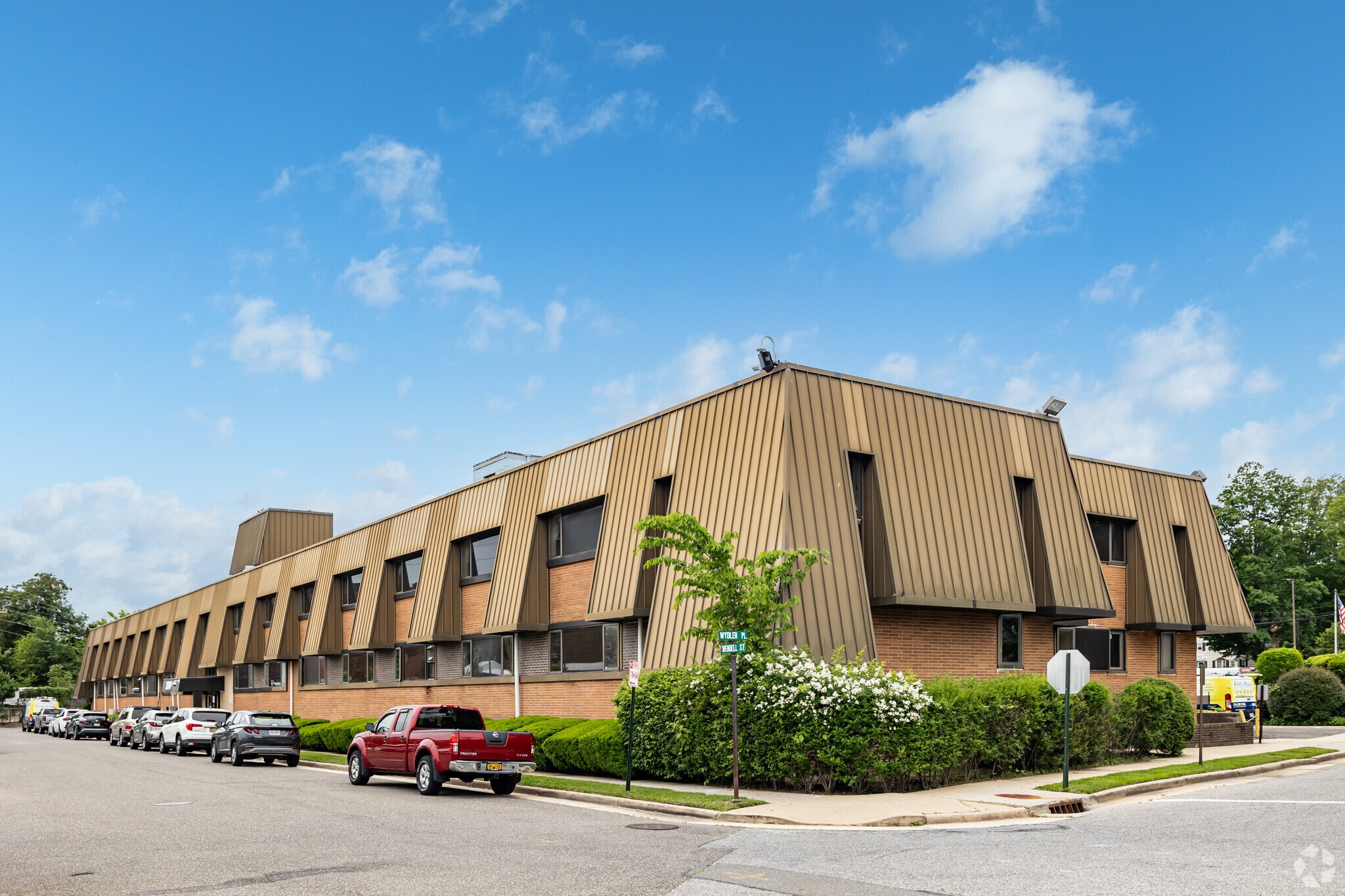 230 Hilton Ave, Hempstead, NY for sale Primary Photo- Image 1 of 6