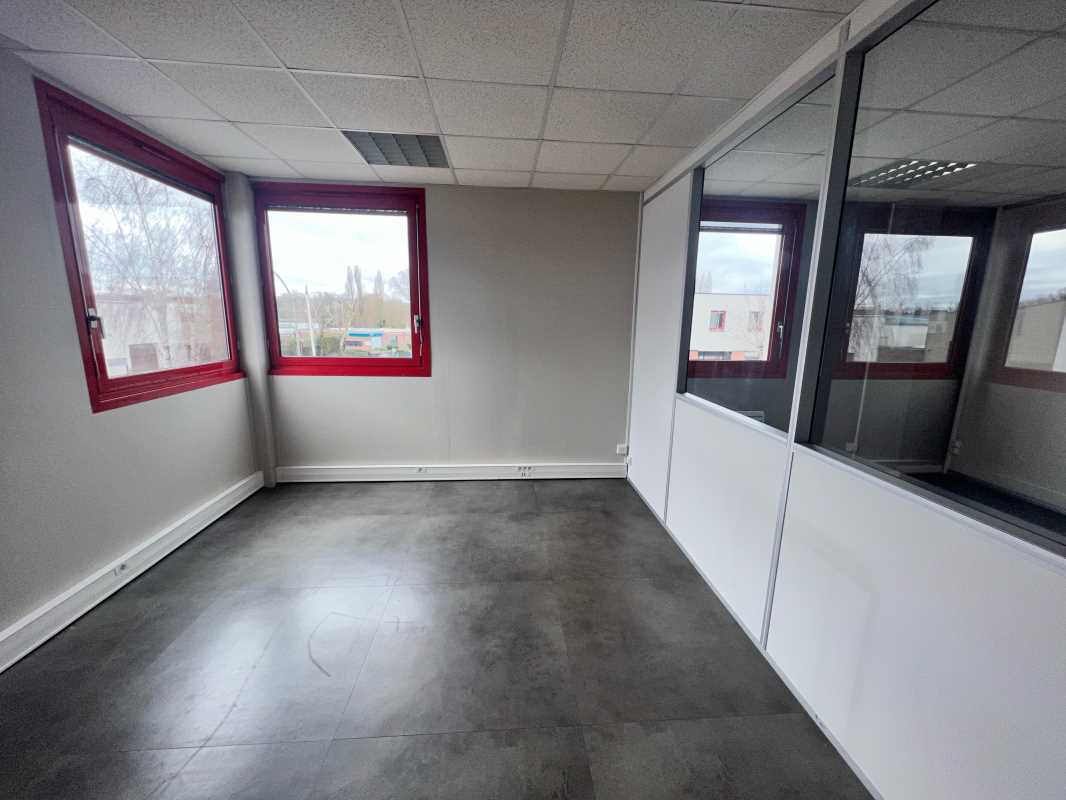 Office in La Madeleine for lease Interior Photo- Image 1 of 7