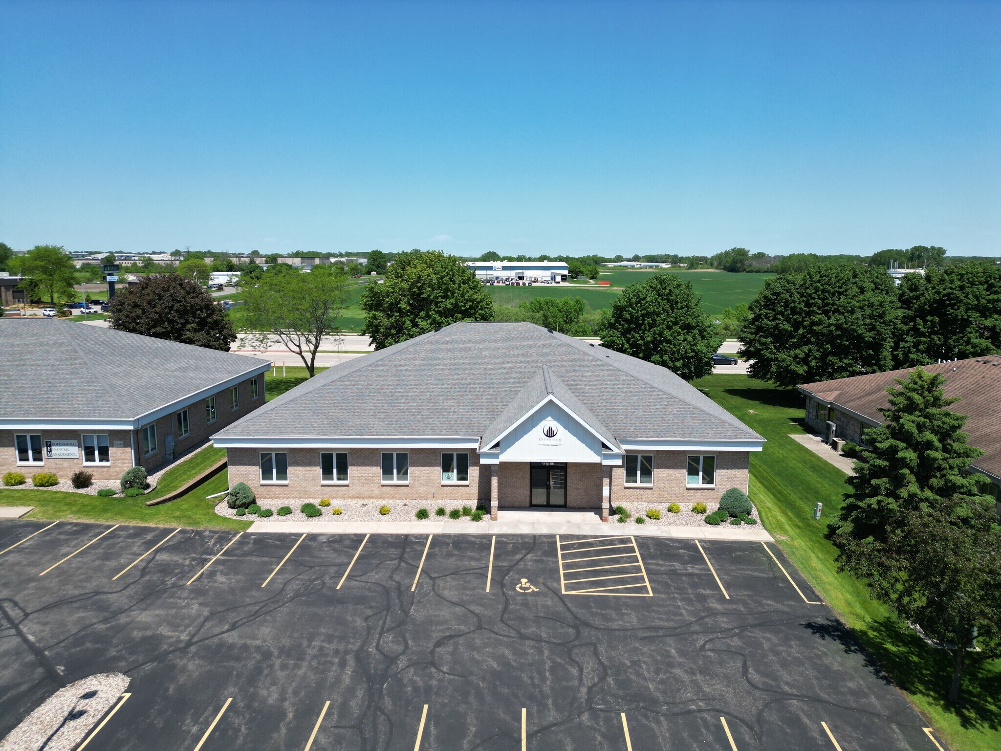 W6180 Aerotech Dr, Appleton, WI à vendre Photo du bâtiment- Image 1 de 15
