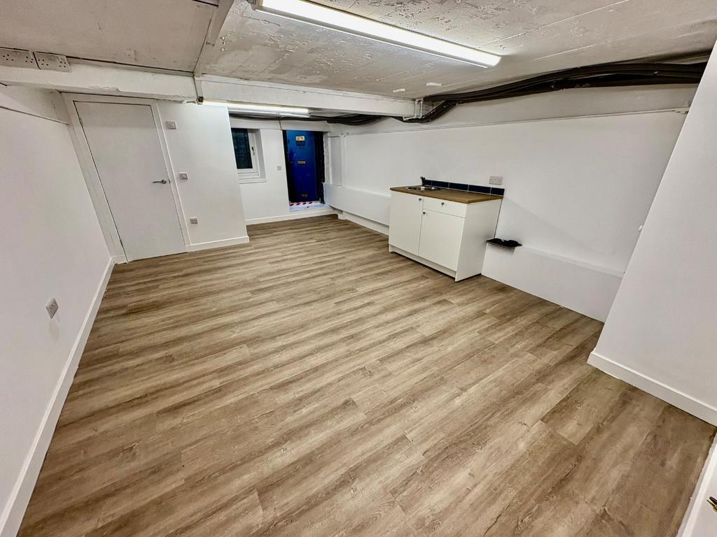10B South Trinity Rd, Edinburgh, EDH EH5 3NR - Unit 10B - - Interior Photo - Image 2 of 11