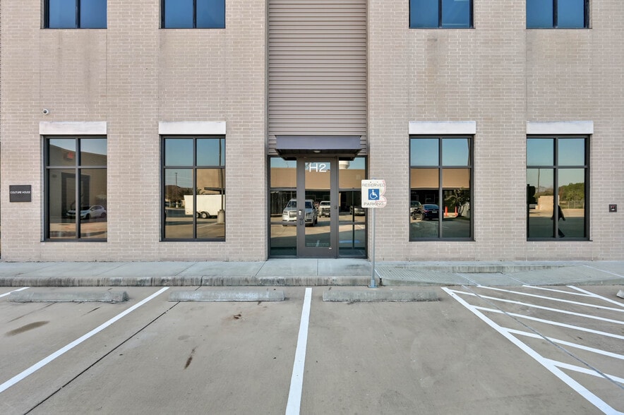 24527 Gosling Rd, Spring, TX à louer - Photo du bâtiment - Image 3 de 8