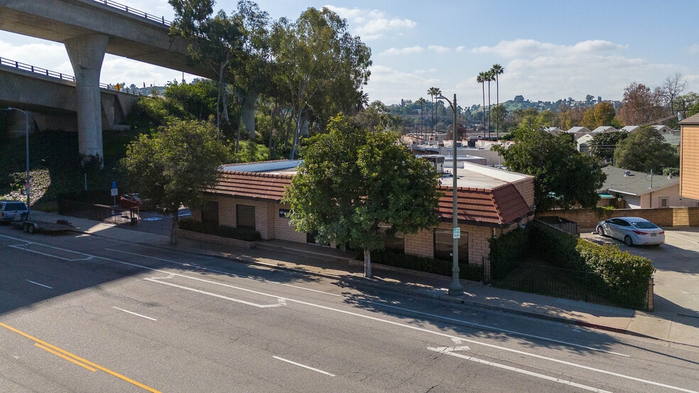 2900 W Broadway, Los Angeles, CA for sale - Primary Photo - Image 1 of 19