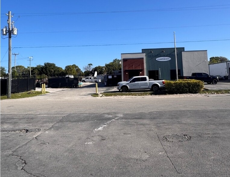 3535 Arnold Ave, Naples, FL for sale - Building Photo - Image 3 of 4