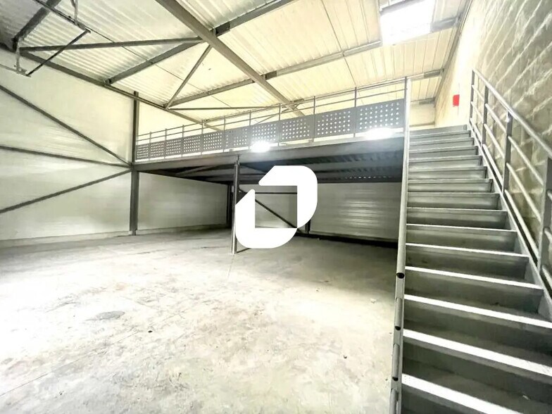 Flex dans Salaunes à louer - Photo du bâtiment - Image 2 de 7