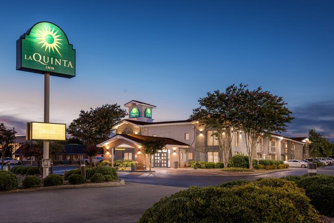 Plus de détails pour 4870 University Dr NW, Huntsville, AL - Services hôteliers à vendre