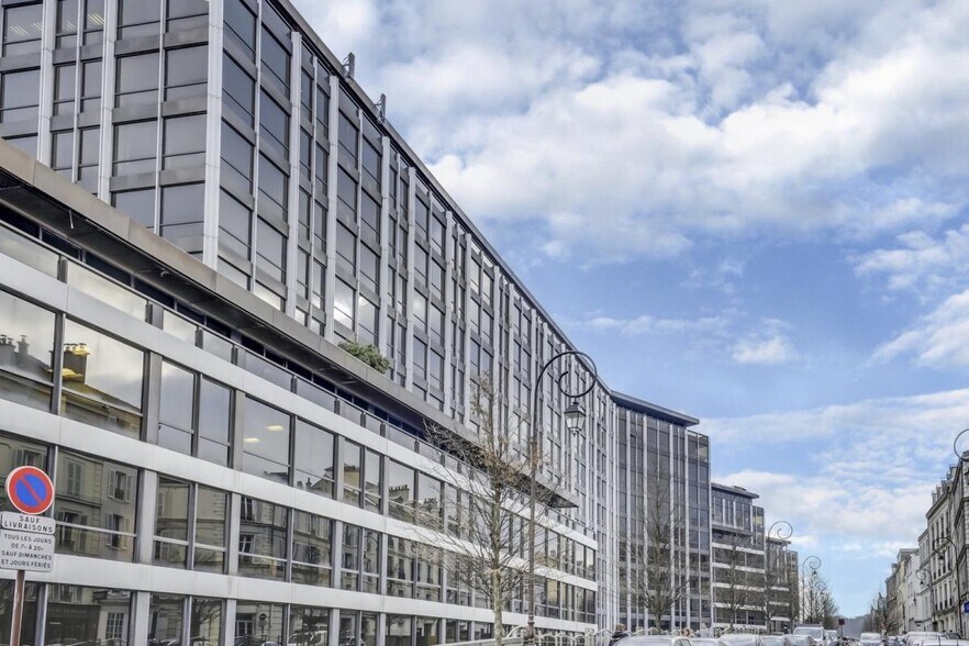 1-436 Rue Royale, Saint-Cloud à louer - Photo du bâtiment - Image 2 de 10