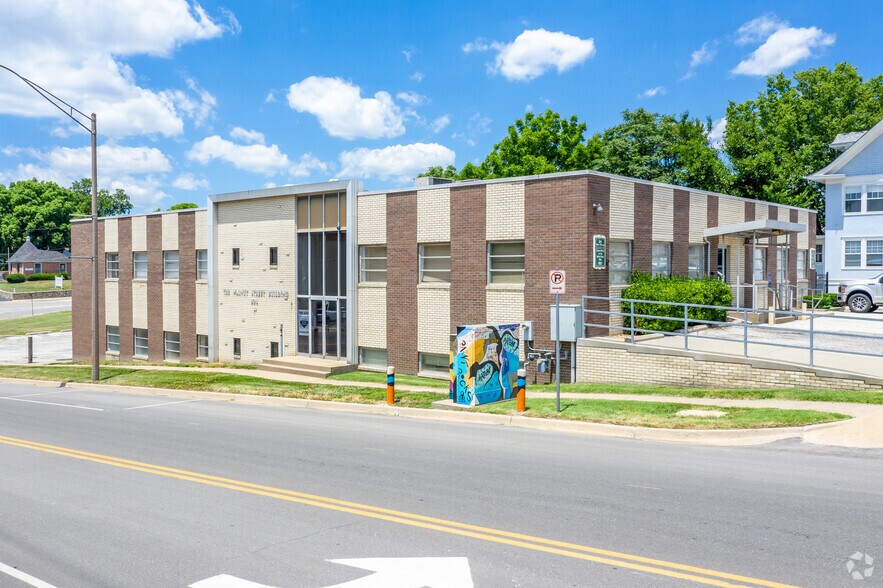 304 W Walnut St, Independence, MO à louer - Photo du bâtiment - Image 1 de 10