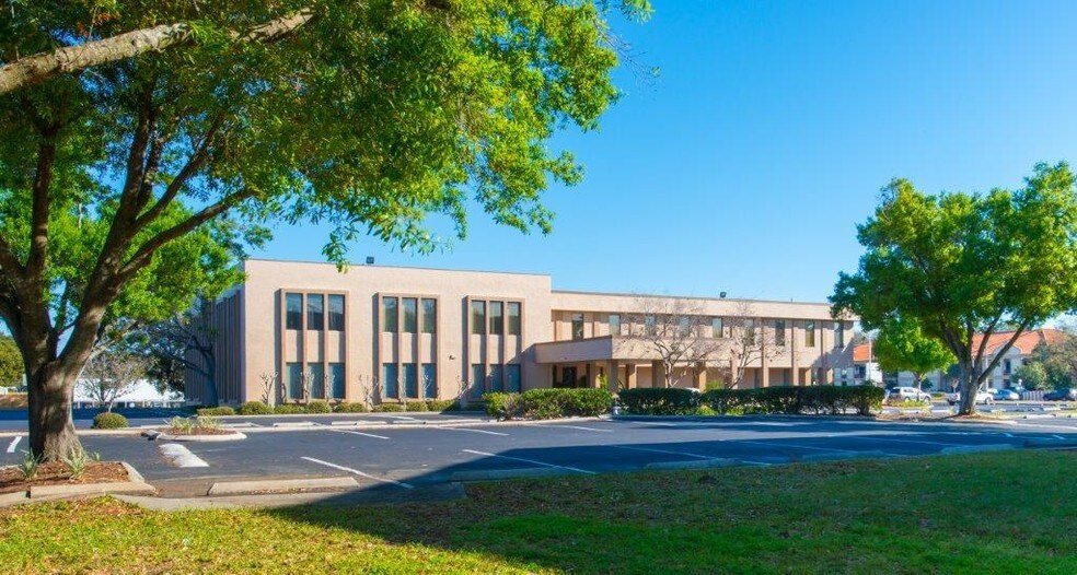 1320 N Semoran Blvd, Orlando, FL à louer - Photo du bâtiment - Image 3 de 5