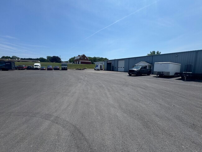 Plus de détails pour 24 W Potomac Pky, Williamsport, MD - Local d'activités à louer