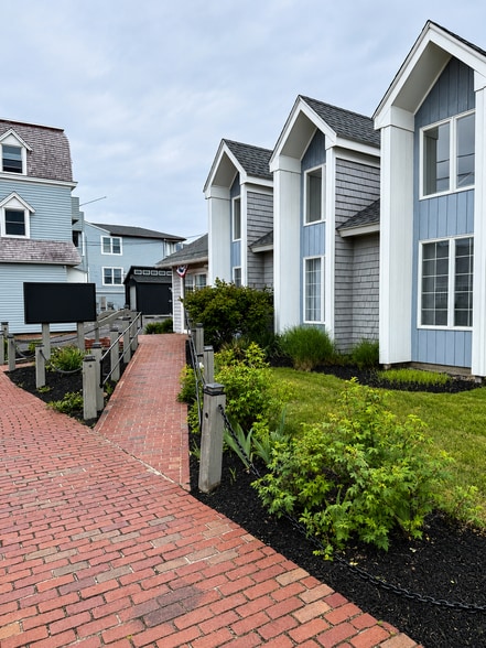 3 Oak Bluffs Ave, Vineyard Haven, MA for sale - Building Photo - Image 2 of 2