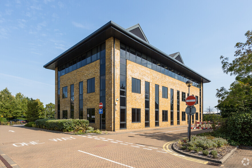 Manor Royal, Crawley for lease - Building Photo - Image 3 of 4