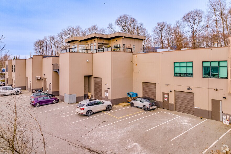 1075 1st St W, North Vancouver, BC for lease - Building Photo - Image 3 of 8