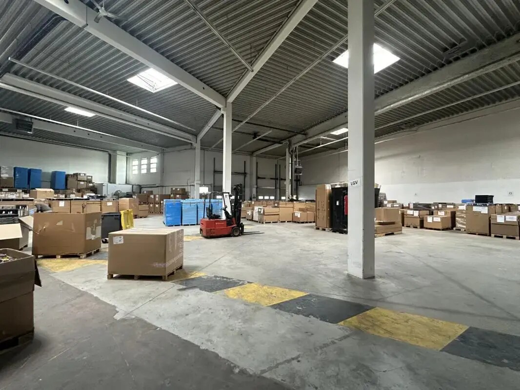 Industrial in Goussainville for lease Interior Photo- Image 1 of 8