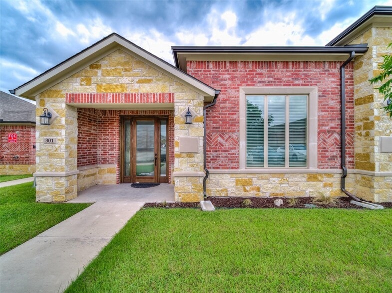 400 Stonebrook Pky, Frisco, TX for lease - Primary Photo - Image 1 of 14